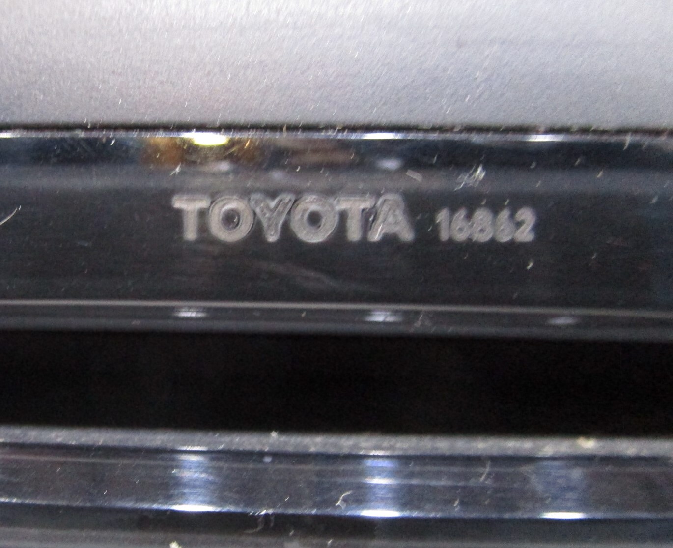 Pre-Owned 04 05 Toyota Sienna 16862 Cassette CD Radio Receiver 86120-AE011 OEM LKQ (Good)