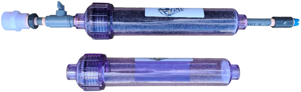 The Detailers Delite Inline peanut style refillable capsule filled with MB6040 Ion-Exchange Resin with ¾” Garden Hose supply connection and an 80 Degree Spray Angle rinse nozzle purified spray water b