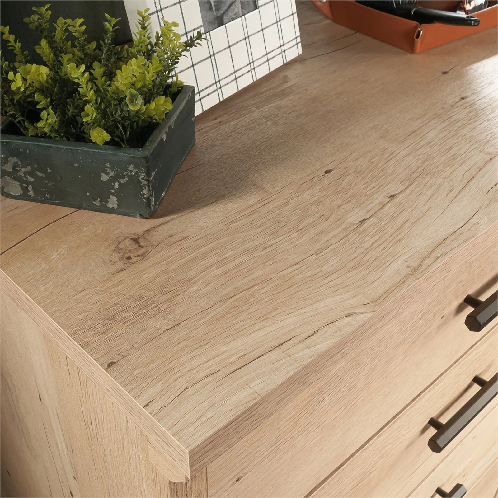 Sauder Aspen Post ® 4-Drawer Bedroom Chest in Prime Oak