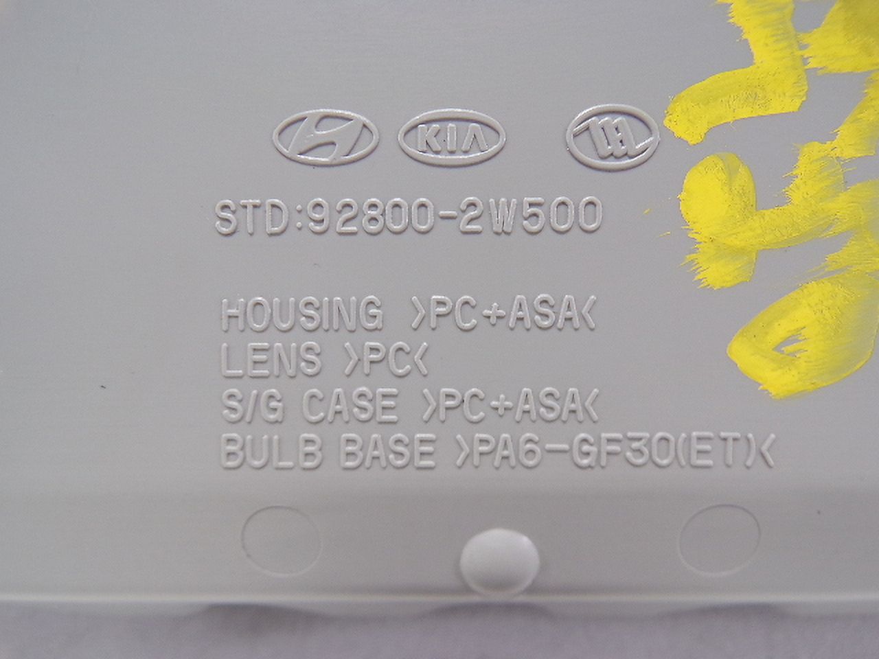 Pre-Owned 17-19 Hyundai Santa Fe Overhead Roof Mounted Console OEM LKQ (Good)