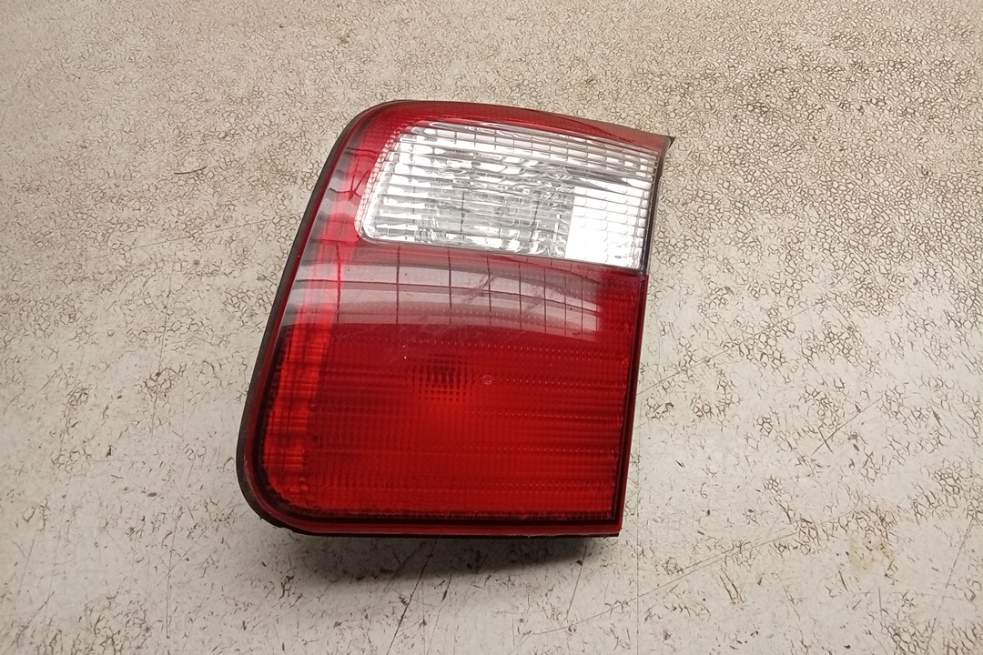 Pre-Owned 2001 Subaru Forester Passenger RH Tail Lamp Assembly OEM (Good)