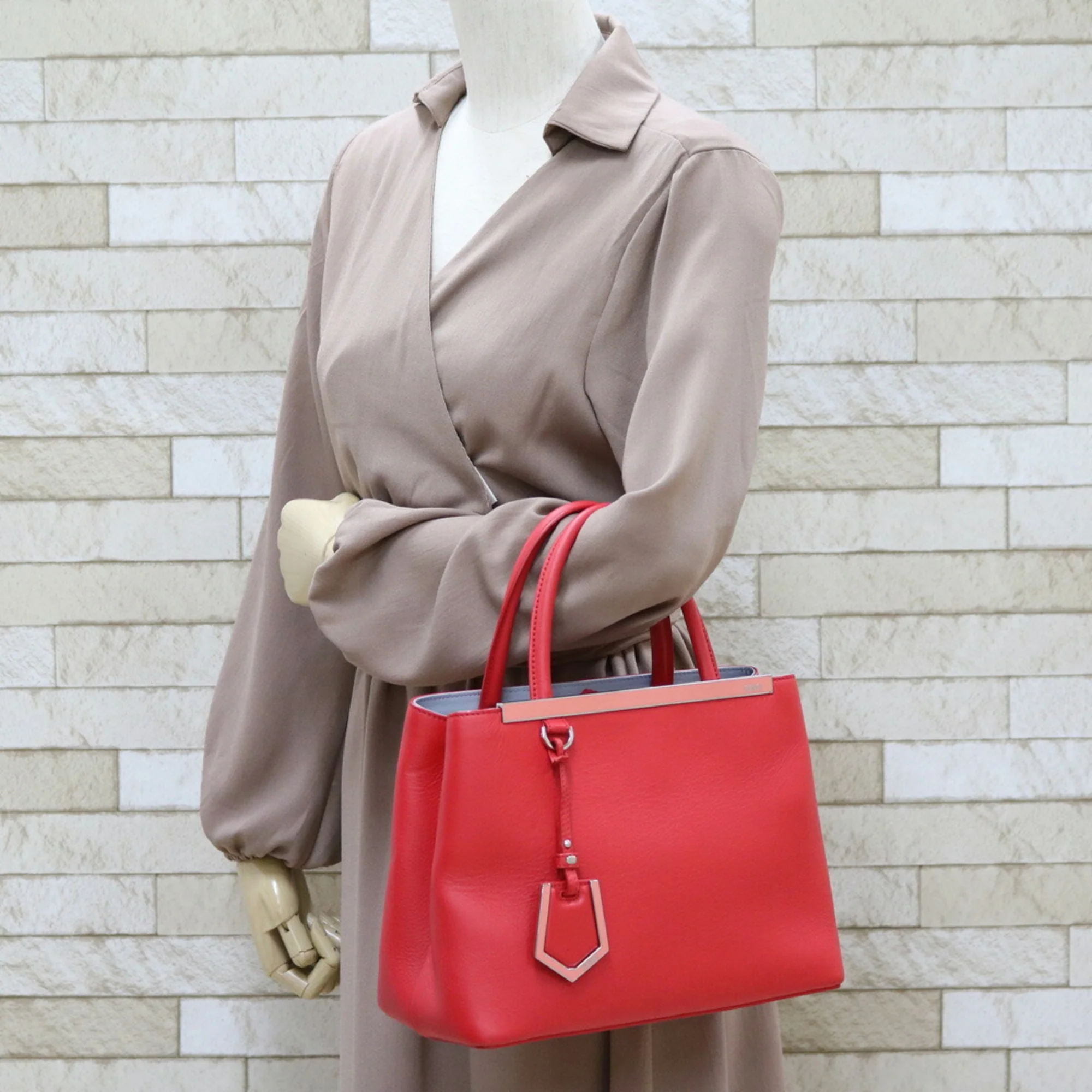 Pre-Owned FENDI Shoulder Bag Toujour Red Women's Leather (Good)