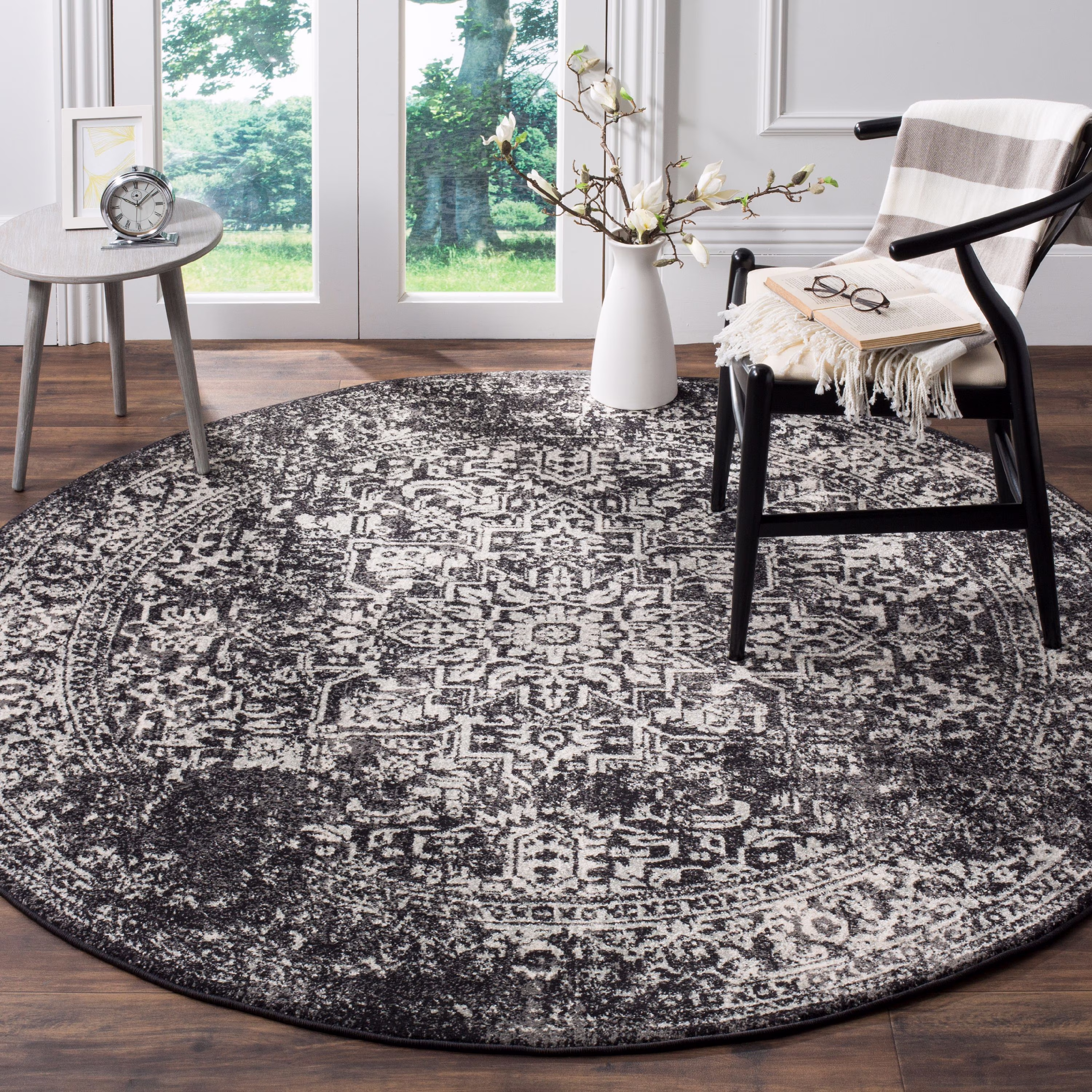 SAFAVIEH Evoke Trena Traditional Area Rug, Black/Grey, 5'1