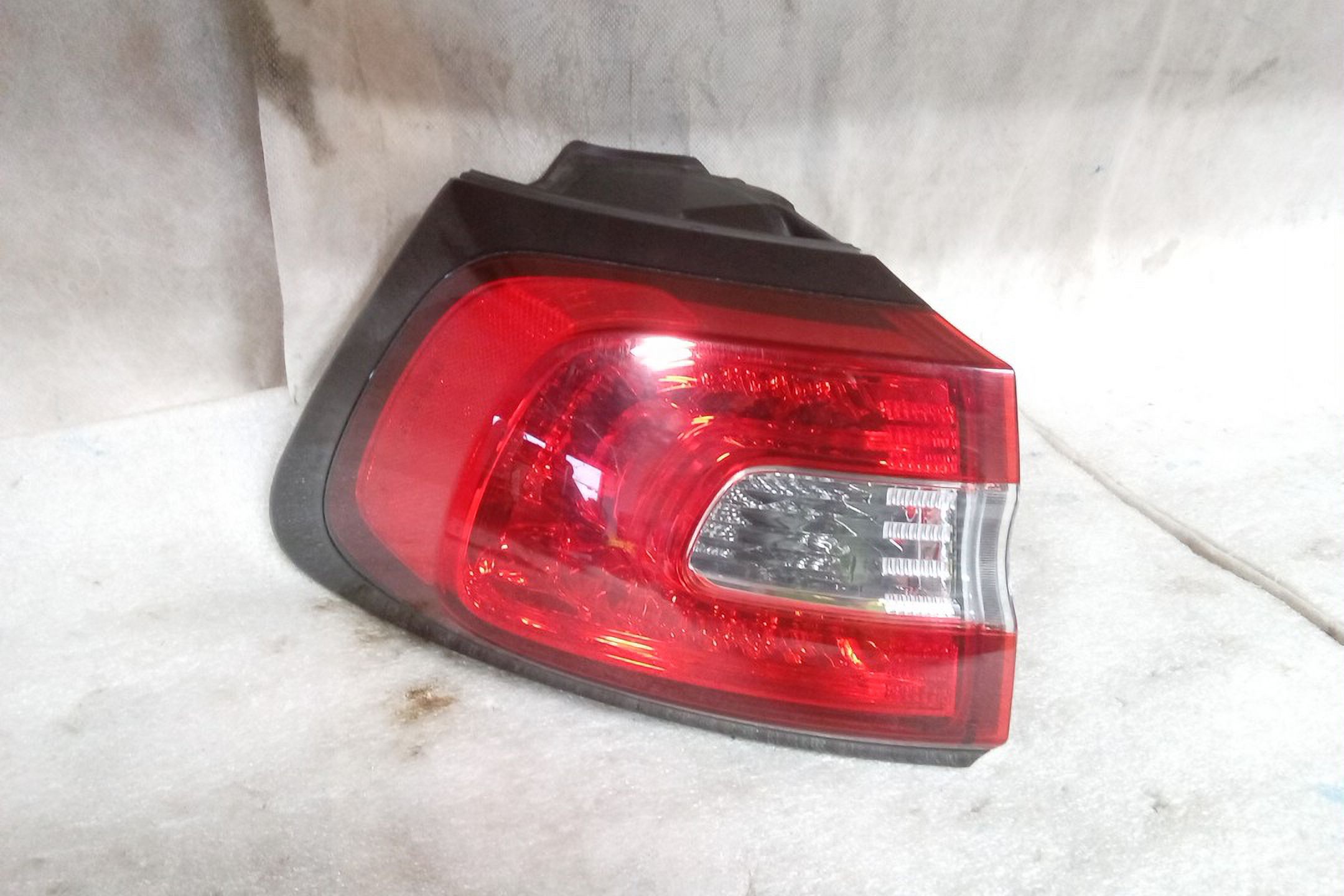 Pre-Owned 2018 Jeep Cherokee  Driver Side Quarter Mounted LED Tail Lamp 68102907AF OEM LKQ (Good)