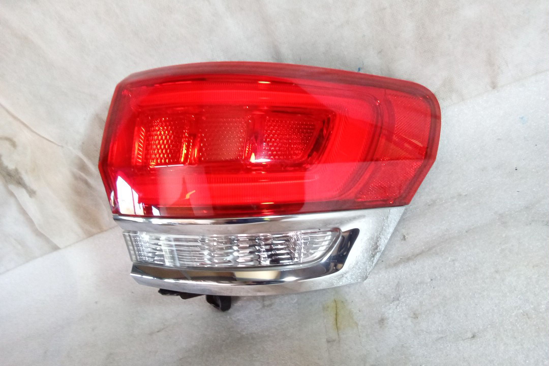 Pre-Owned 2017 Jeep Grand Cherokee Passenger Quarter Mounted Chrome Tail Lamp OEM LKQ (Good)