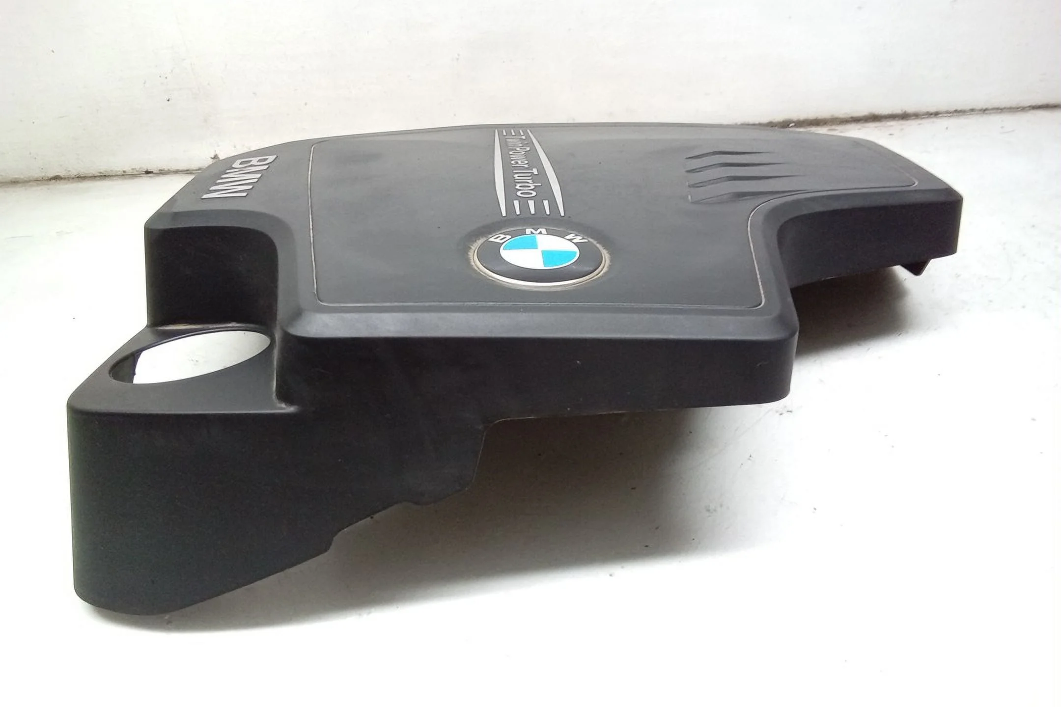 Pre-Owned 17 2017 BMW 320 Engine Cover 2.0L OEM (Good)