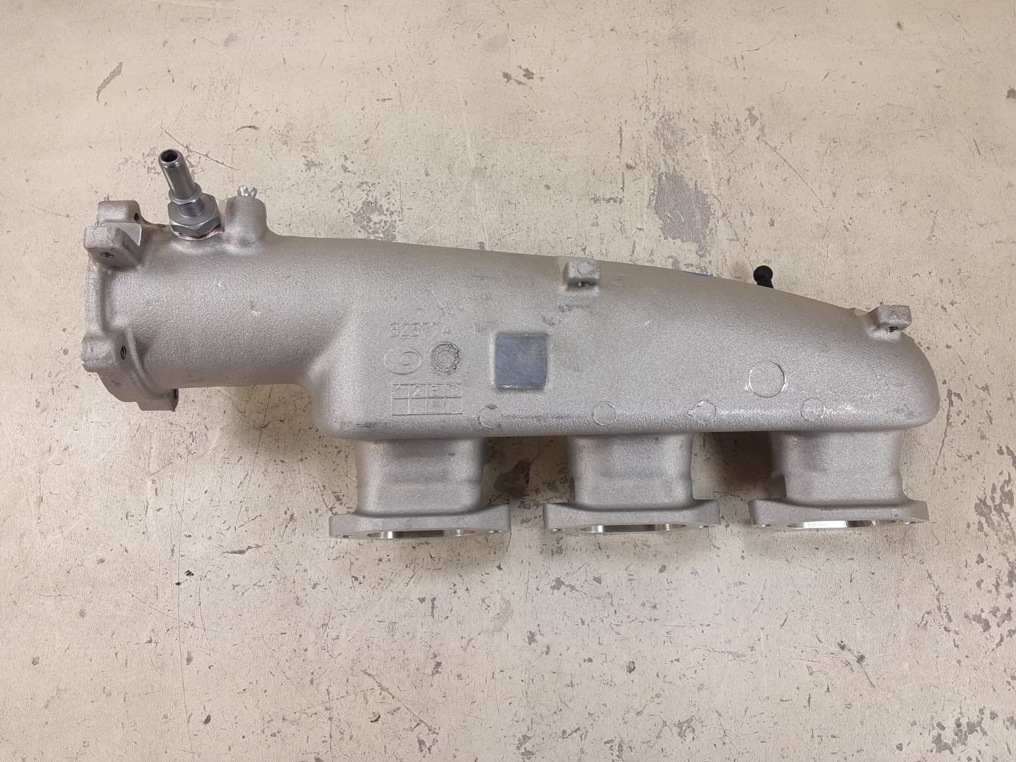 Pre-Owned 2017-2019 Alfa Romeo Giulia Quadrifoglio 2.9L Passenger RH Intake Manifold OEM (Good)