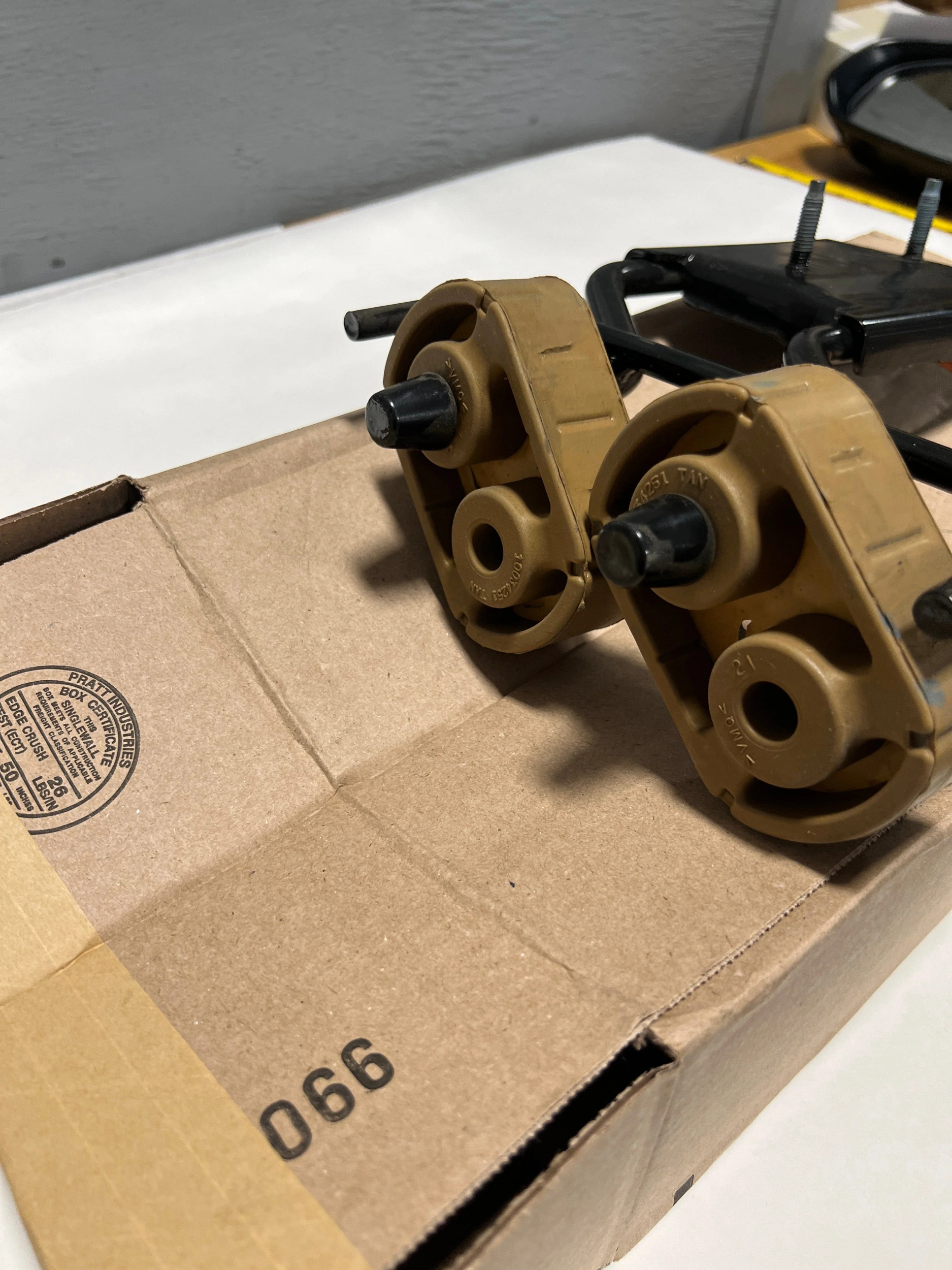 For 2011-2016 Ford Super Duty F-250 F-350 6.7 Diesel Tailpipe Hanger Front Bracket