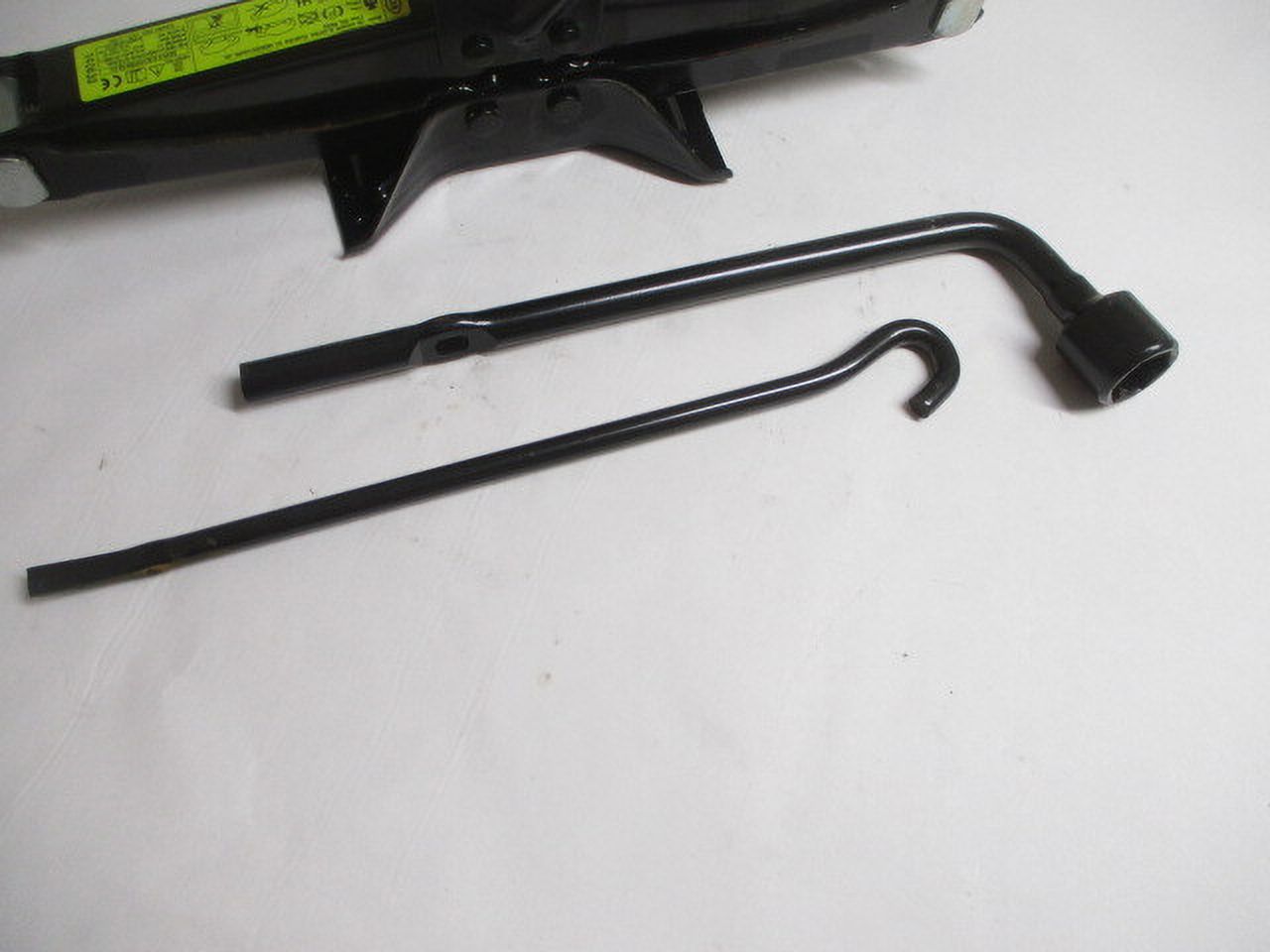 Pre-Owned 2015 Hyundai Genesis Wheel Tire Jack Assembly w/Tools OEM LKQ (Good)