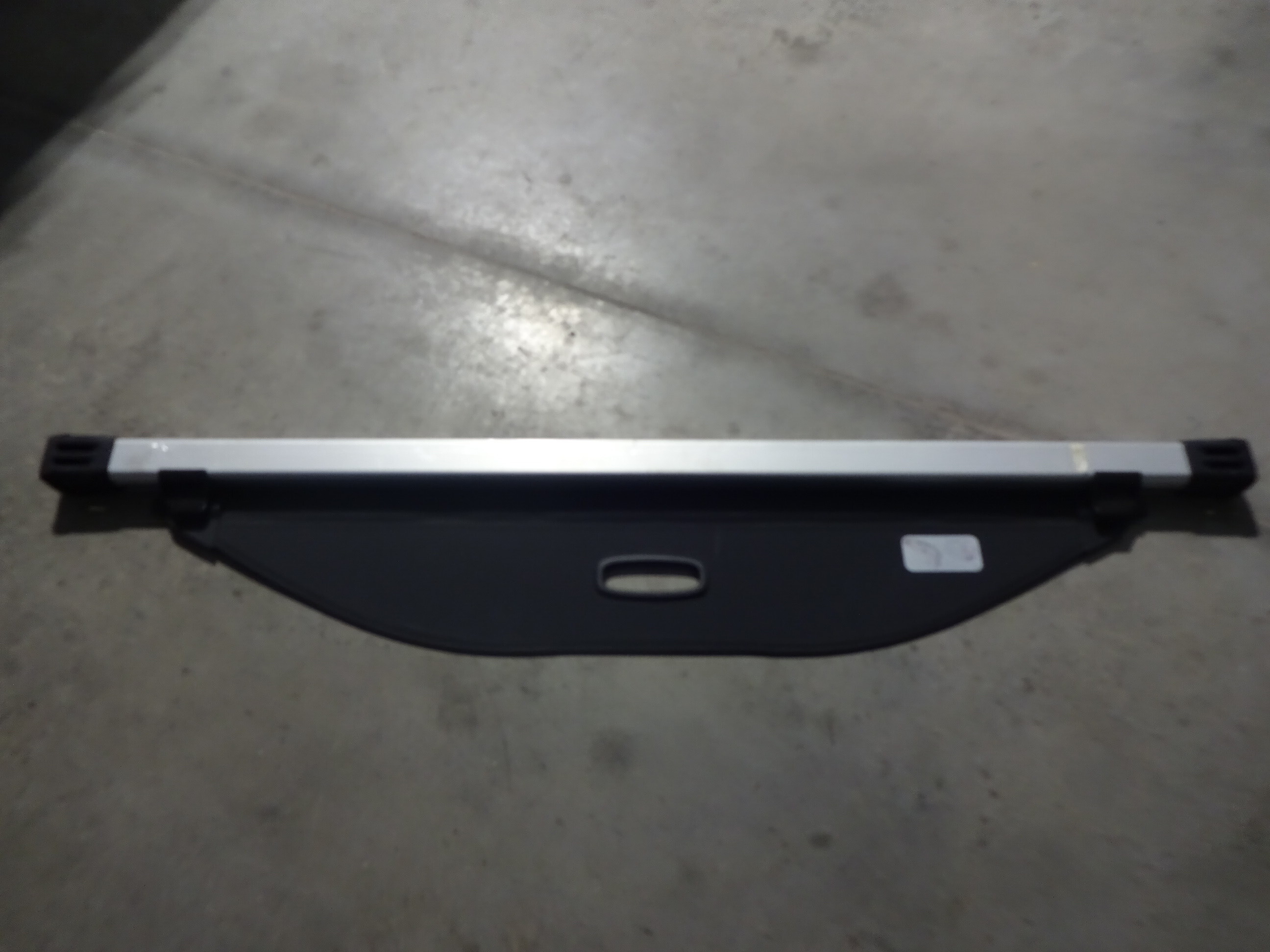 Pre-Owned 2017 Hyundai Santa Fe Rear Retractable Cargo Cover OEM (Good)
