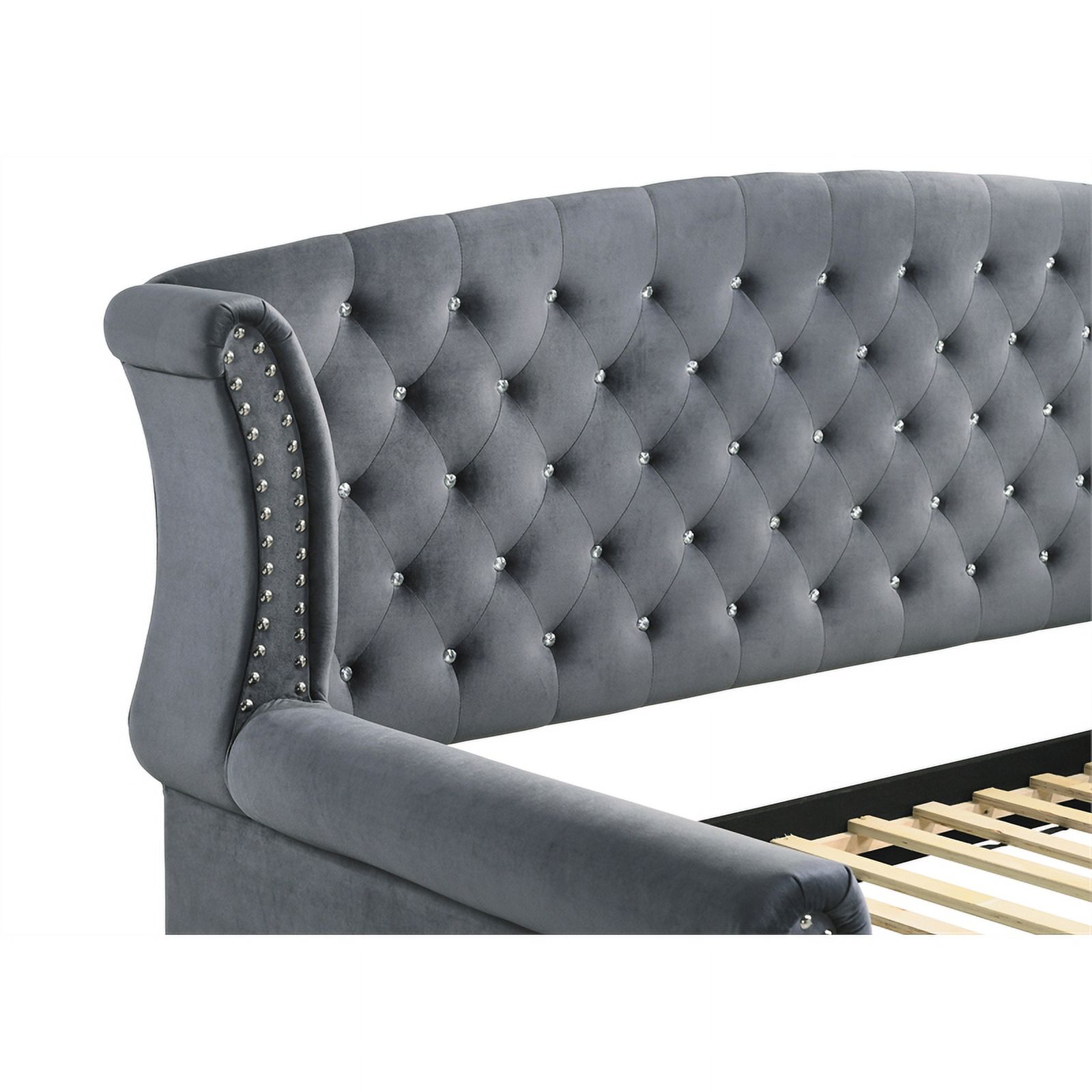 Maklaine Velvet Upholstered Tufted Twin Daybed with Trundle in Gray