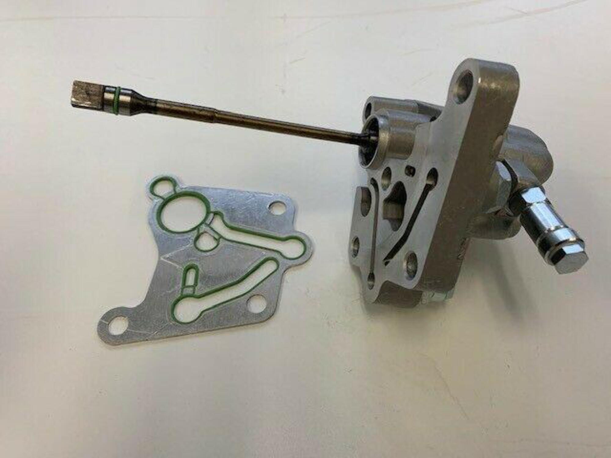 VOLVO VNL FUEL PUMP 21067551