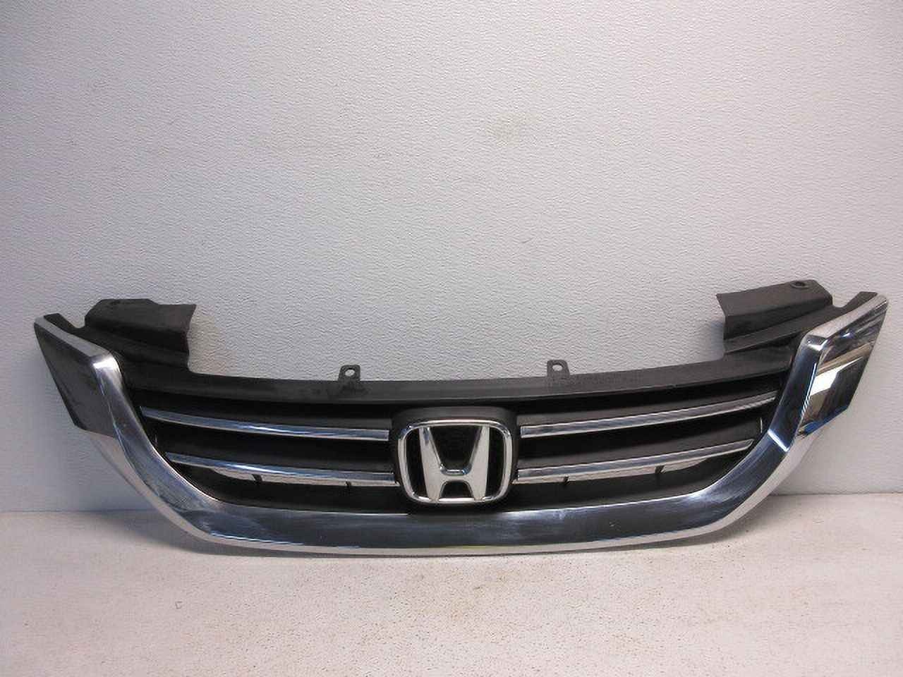 Pre-Owned 2013-2015 Honda Accord Upper Front Main Grille Assembly OEM LKQ (Good)