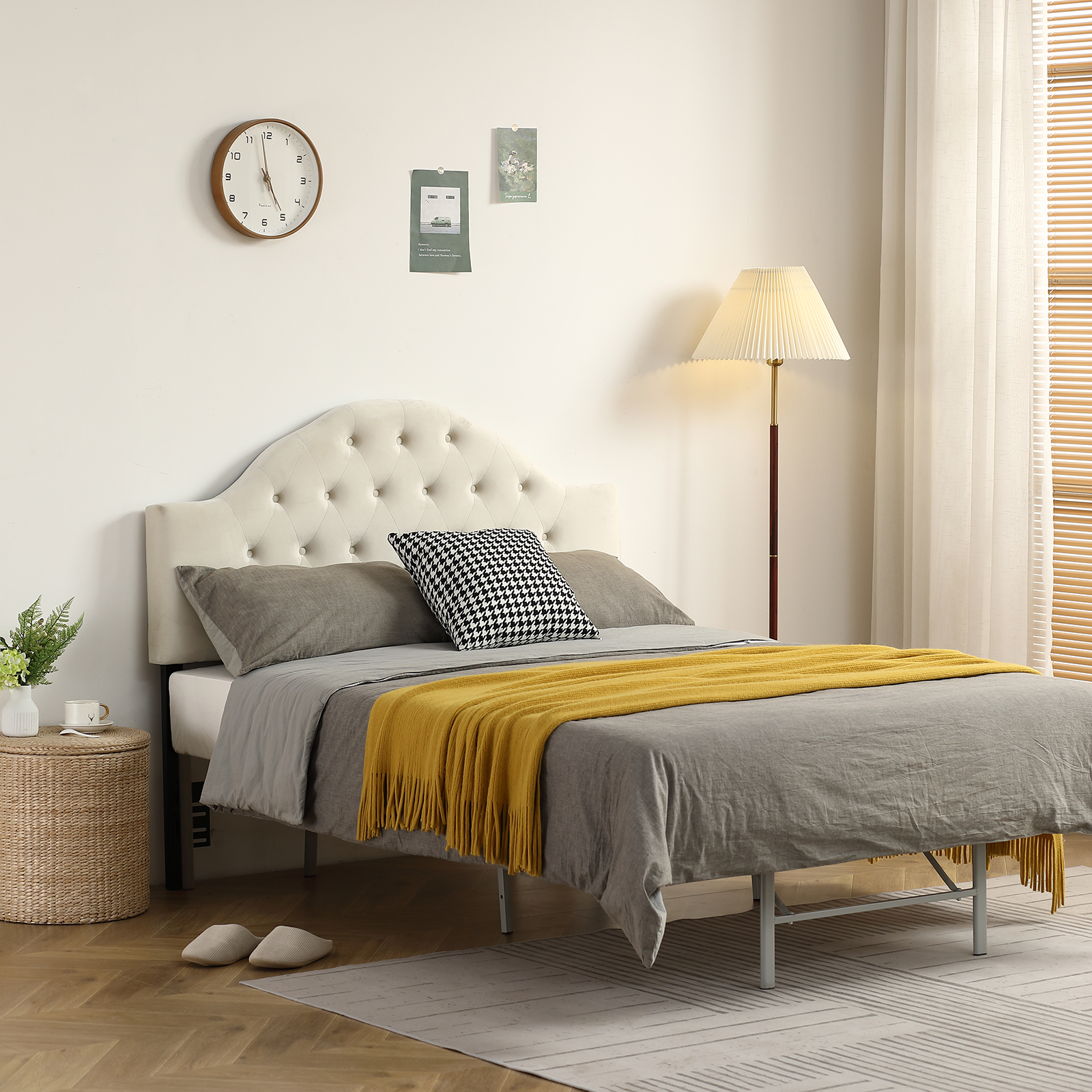 Kmowoo European Style Curved Buckle Decoration Iron Frame Soft Bag Headboard White