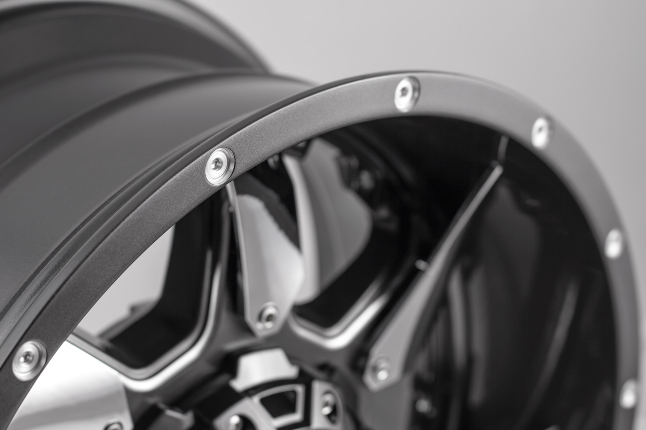 Grid Custom Wheel for 17x9 Inch Gloss Graphite Milled w/ Chrome 1179655G18