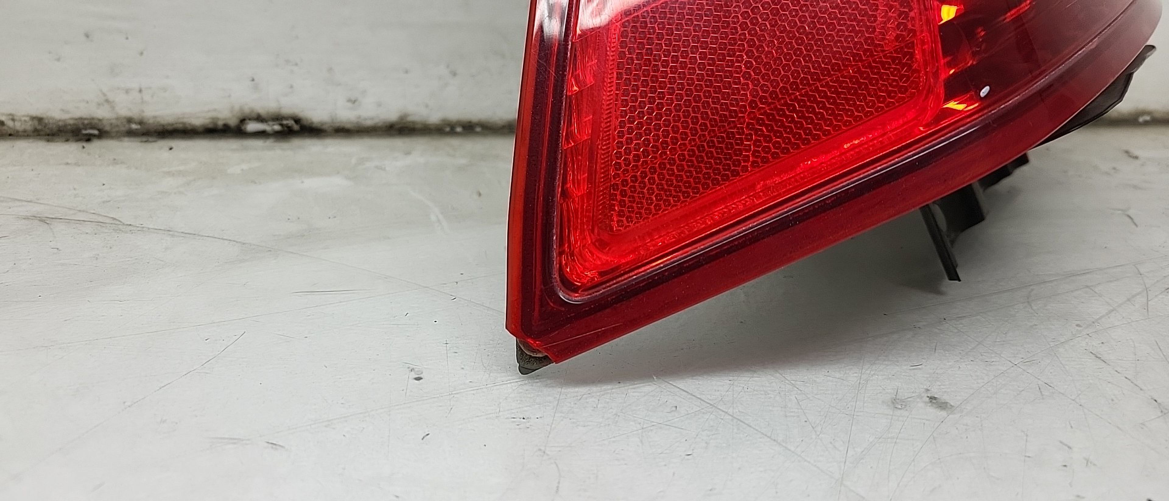 Pre-Owned 03 2003 Honda Civic Driver LH Tail Light Lamp OEM (Good)