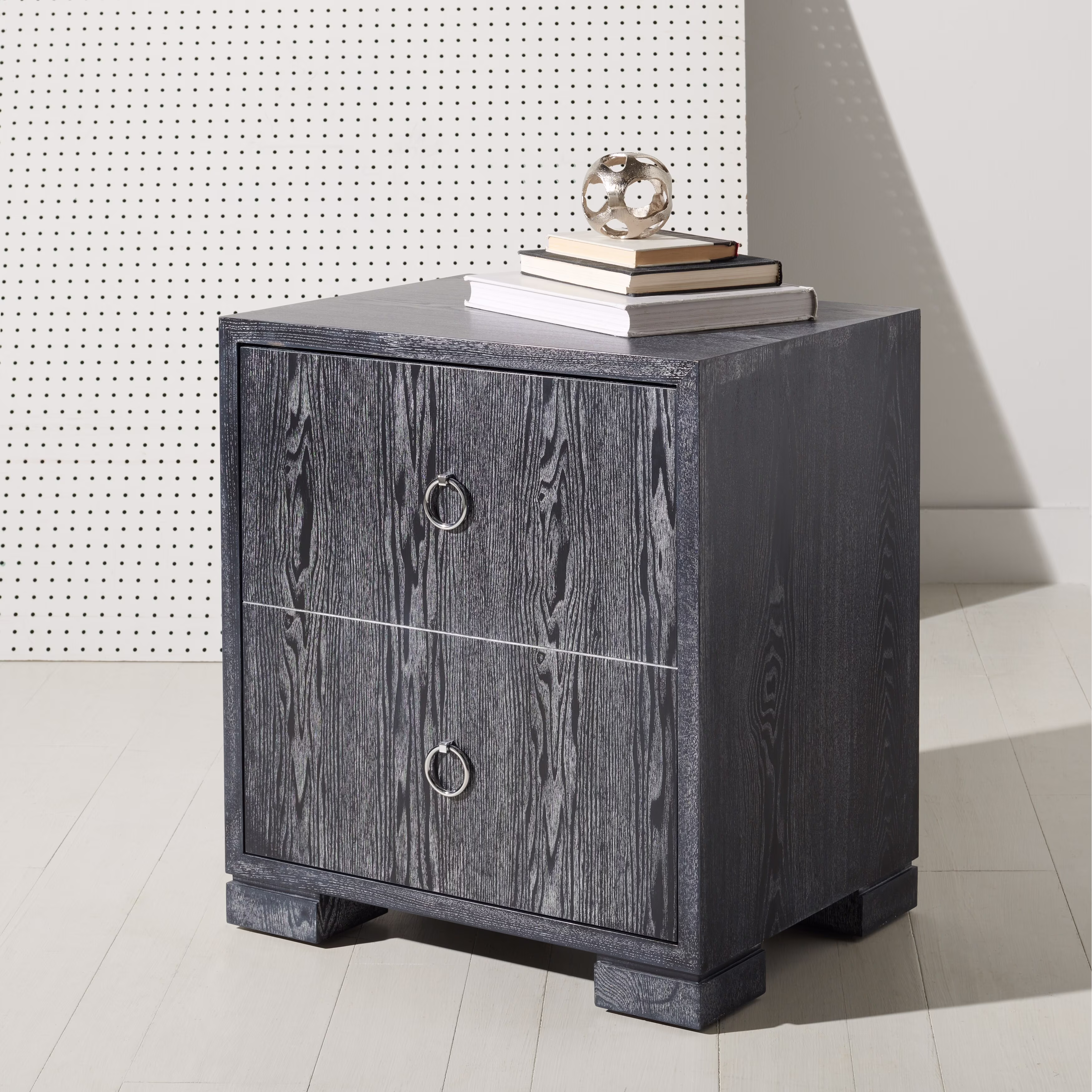 Safavieh  Couture High Line Collection Laila Light Grey Lacquer Storage Chest - 24