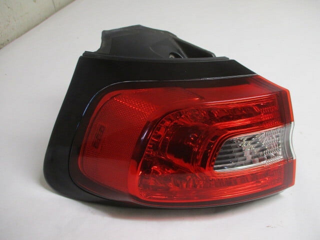 Pre-Owned 14 15 16 17 18 Jeep Cherokee LH Driver Outer LED Tail Brake Light Lamp OEM LKQ (Good)