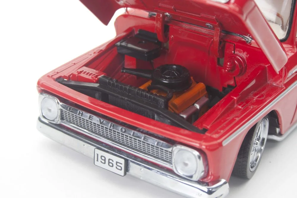 1965 Chevy C-10 Styleside Pickup Lowrider, Red - Sun Star 1365 - 1/18 scale Diecast Model Toy Car