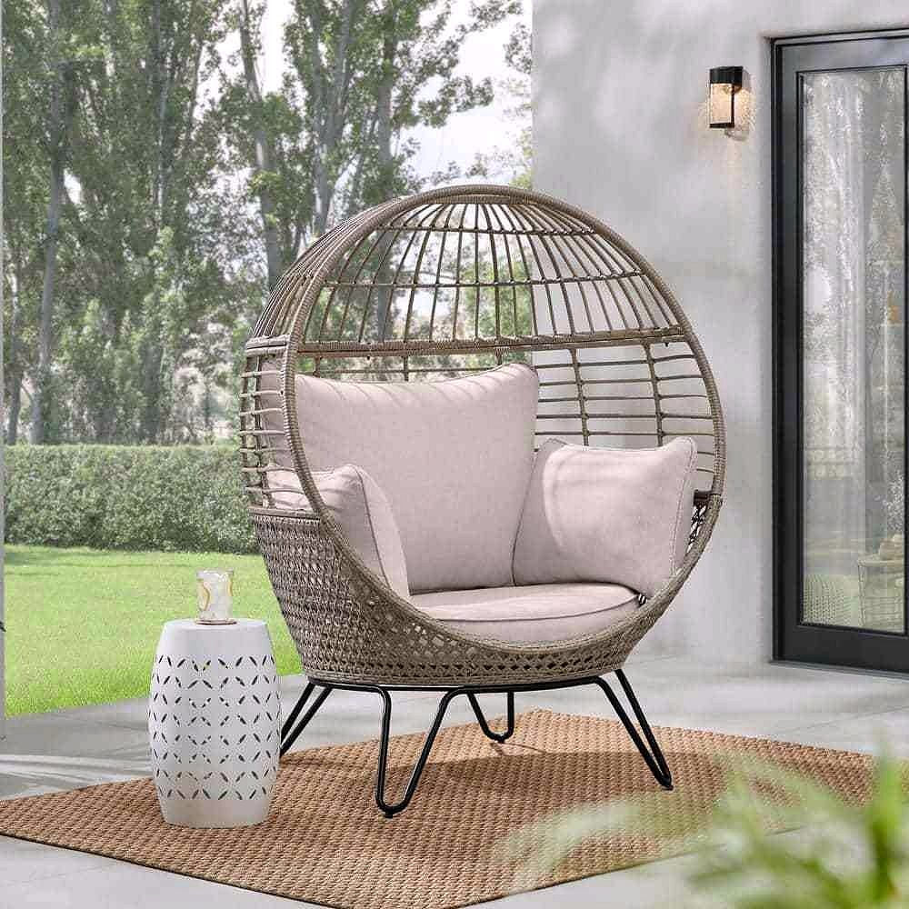 Fauteuil Lounge Extérieur Ronde en Rattan Beige Hampton Bay avec Coussin CushionGuard Almond Biscotti (FRS51294M)